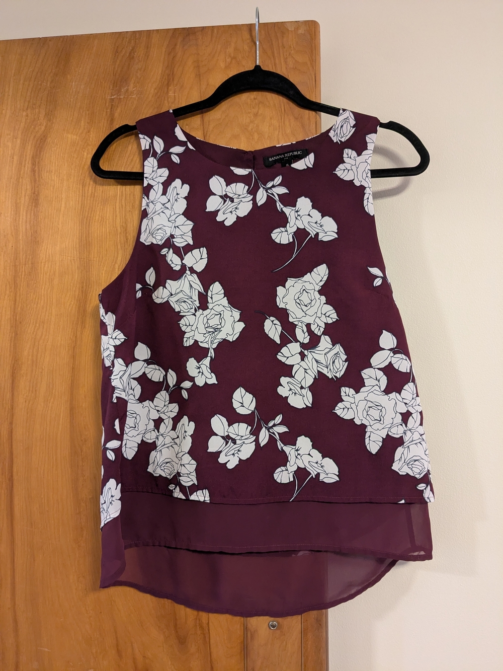 Banana Republic Floral Print Sleeveless Blouse - Burgundy
